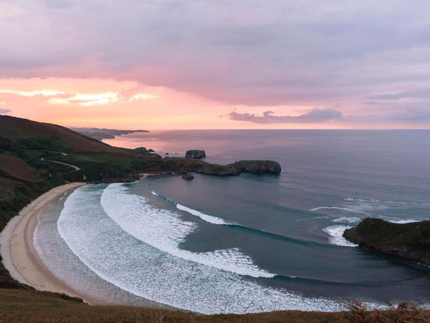 La espectacular playa asturiana de Torimbia es una de las más bellas del Cantábríco.