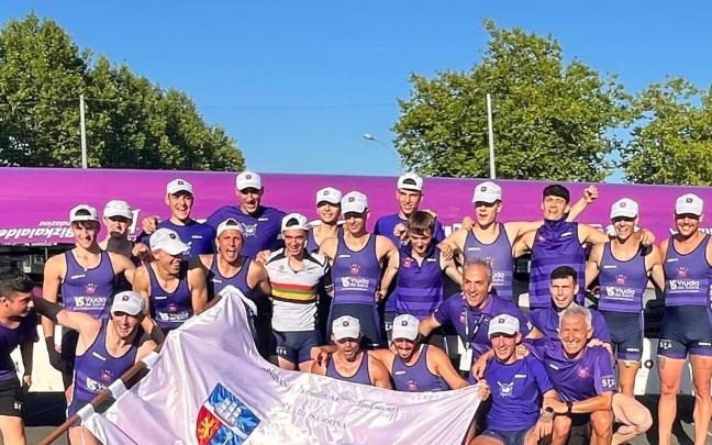 La Sotera de Santurtzi celebra su tercera bandera de esta temporada / Itsasoko Ama La Sotera de Santurtzi celebra su tercera bandera de esta temporada / Itsasoko Ama