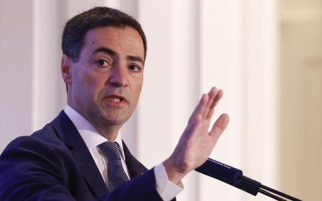 El lehendakari, Imanol Pradales, durante su intervención en un desayuno informativo organizado por Nueva Economía Fórum