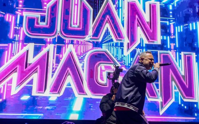 El cantante Juan Magán durante una actuación.