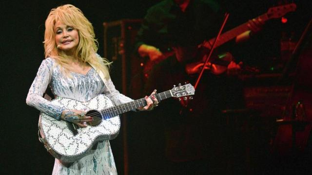 Dolly Parton, incombustible hasta el final, vivió toda su vida pegada a un escenario y a la música.