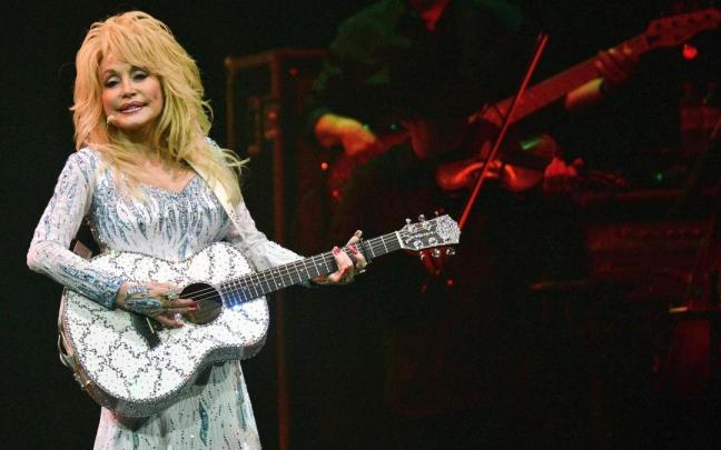 Dolly Parton, incombustible hasta el final, vivió toda su vida pegada a un escenario y a la música.