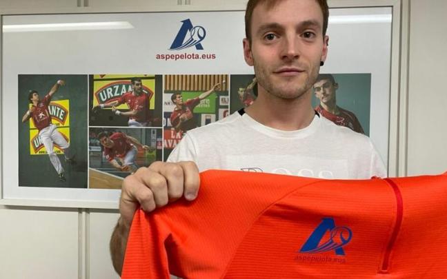 Joseba Aldabe posa en las oficinas de Aspe.