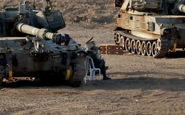 Tanques israelíes en la Franja de Gaza.