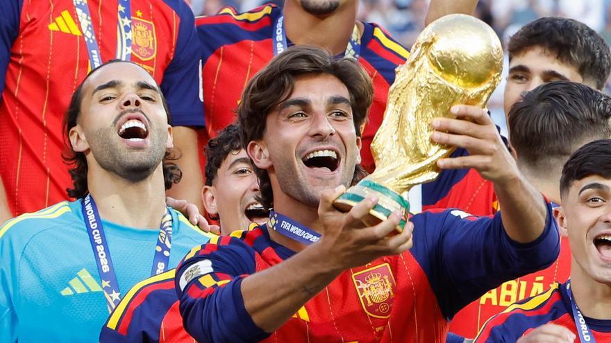 Torres, junto a sus compañeros en la final del Mundial.
