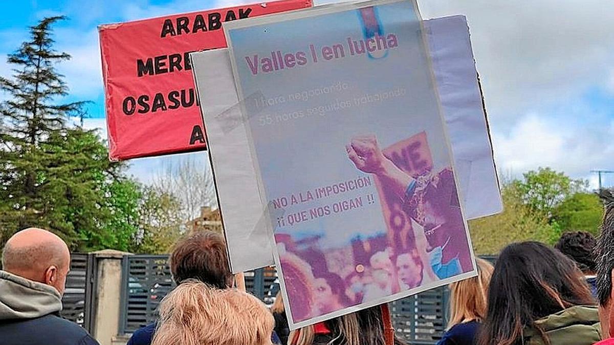Movilización en apoyo del personal sanitario en Lantarón.