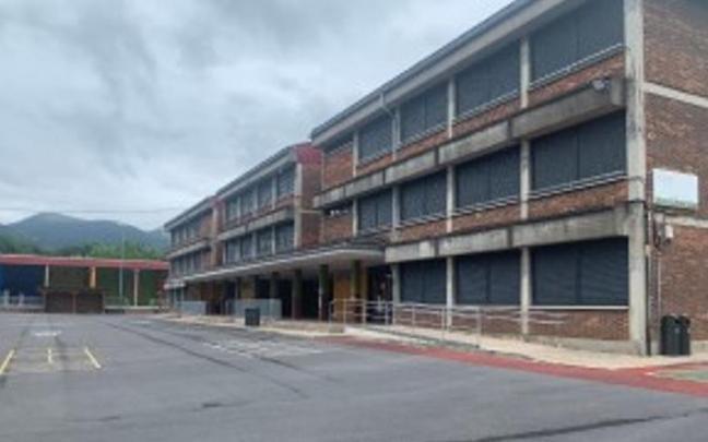 Patio de Maiztegi Herri Eskola, que será objeto de la reforma.