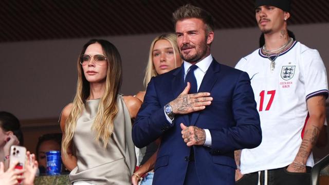 El matrimonio Beckham junto a sus hijos en la Copa del Mundo.