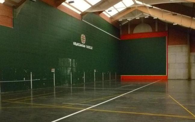 Frontón del polideportivo municipal de Orozko