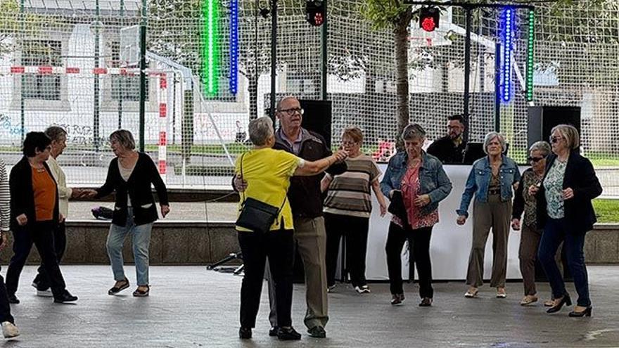 Bailbales en la plaza Aldai de Laudio