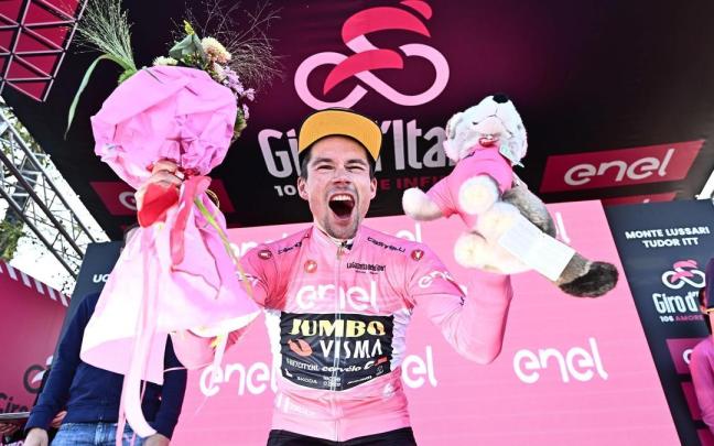 Primoz Roglic festeja la victoria en Monte Lussari, lo que le dio el triunfo del Giro. Primoz Roglic festeja la victoria en Monte Lussari, lo que le dio el triunfo del Giro.