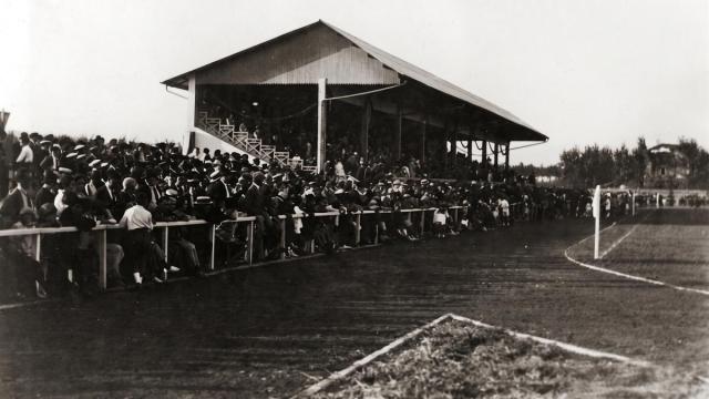 Instalaciones y tribuna del Stadium Gal, inaugurado el 19 de septiembre de 1926