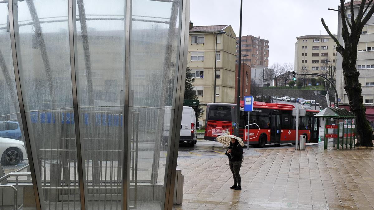 La energía que no use el metro durante la noche que el servicio está parado servirá para recargar los autobuses eléctricos de Bilbobus