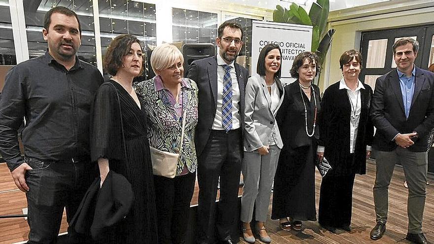 Lander Parra, Agurtzane Eguren, Mónica Martínez de Musitu, Asier Benavides, Iratxe Marián, María Iza, María Cruz Gorostiza y Xabier Aparicio, directiva del COAVN Bizkaia.