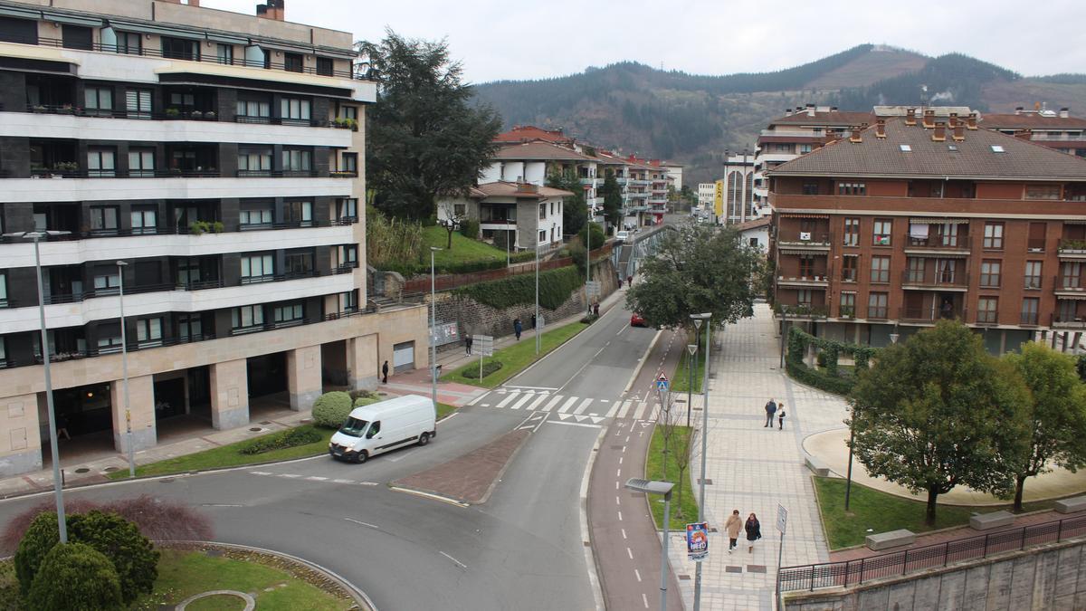 Gipuzkoa Etorbidea en su unión con la rotonda de Maala.