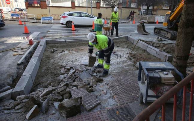 Un trabajador, en la obra. La construcción es el tercer sector en el que más penetración tienen los extranjeros (22%). Un trabajador, en la obra. La construcción es el tercer sector en el que más penetración tienen los extranjeros (22%).