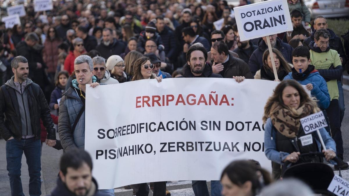 Protesta en Erripagaña por falta de dotaciones y servicios