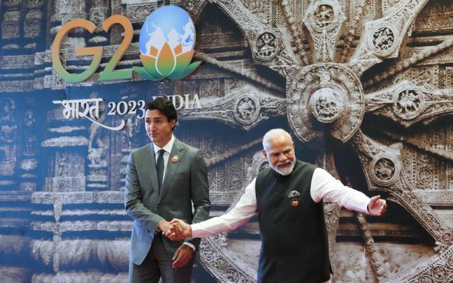 El primer ministro de Canadá, Justin Trudeau, es recibido por el primer ministro de la India. El primer ministro de Canadá, Justin Trudeau, es recibido por el primer ministro de la India.