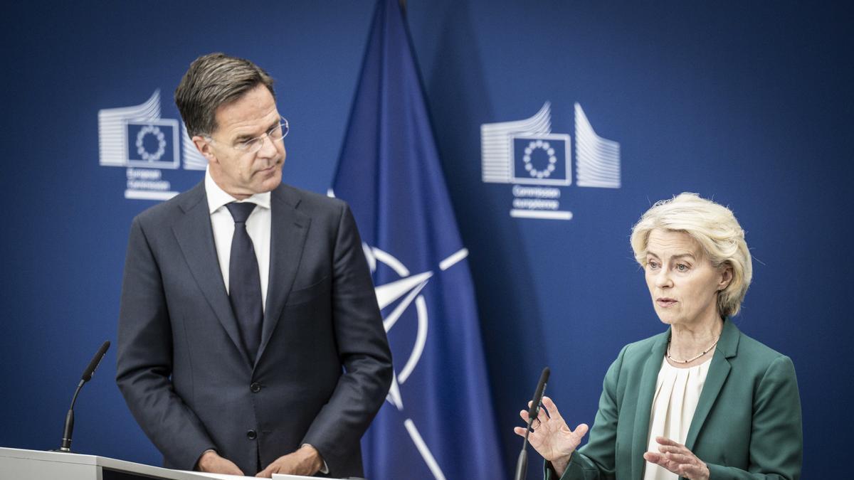 Mark Rutte y Ursula von der Leyen comparecen tras su encuentro ayer en Bruselas