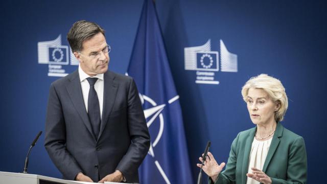 Mark Rutte y Ursula von der Leyen comparecen tras su encuentro ayer en Bruselas