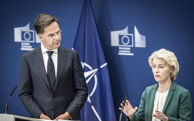 Mark Rutte y Ursula von der Leyen comparecen tras su encuentro ayer en Bruselas