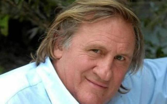 Gérard Depardieu está imputado desde 2020 por violación y agresión sexual, tras la denuncia de la actriz Charlotte Arnould.