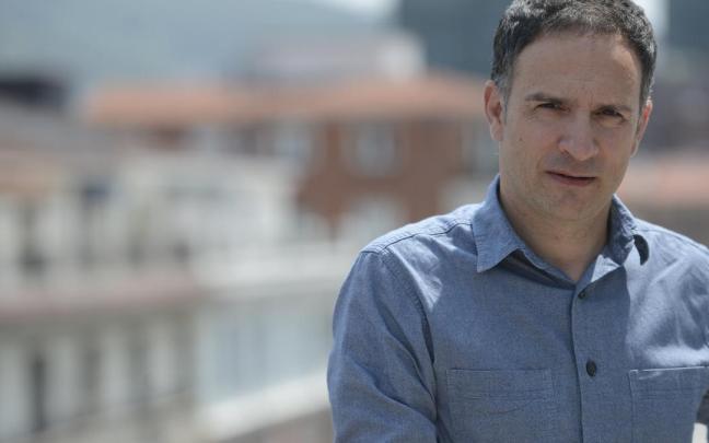 El recién reelegido secretario general de ELA, Mitxel Lakuntza, en la sede del sindicato en Bilbao.