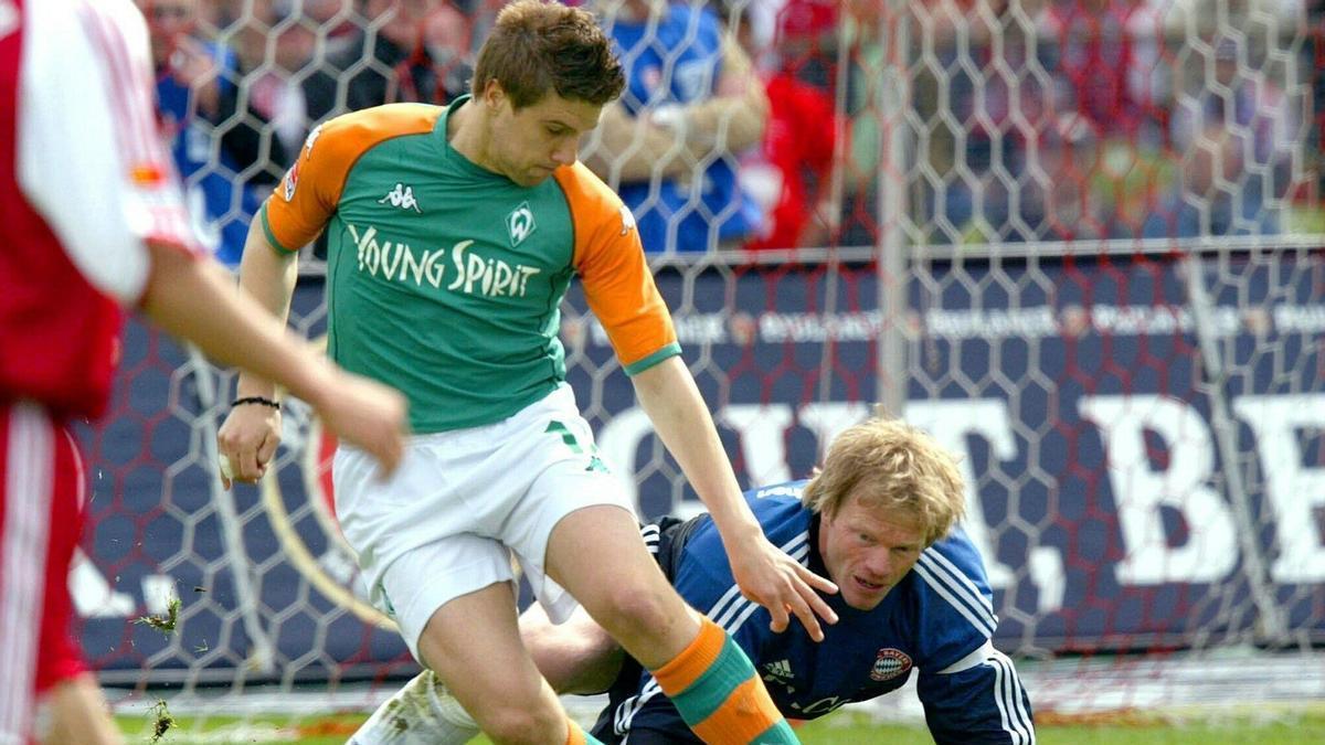 Klasnic, ante Oliver Kahn en 2004, en la temporada en la que el Werder Bremen conquistó la liga alemana.
