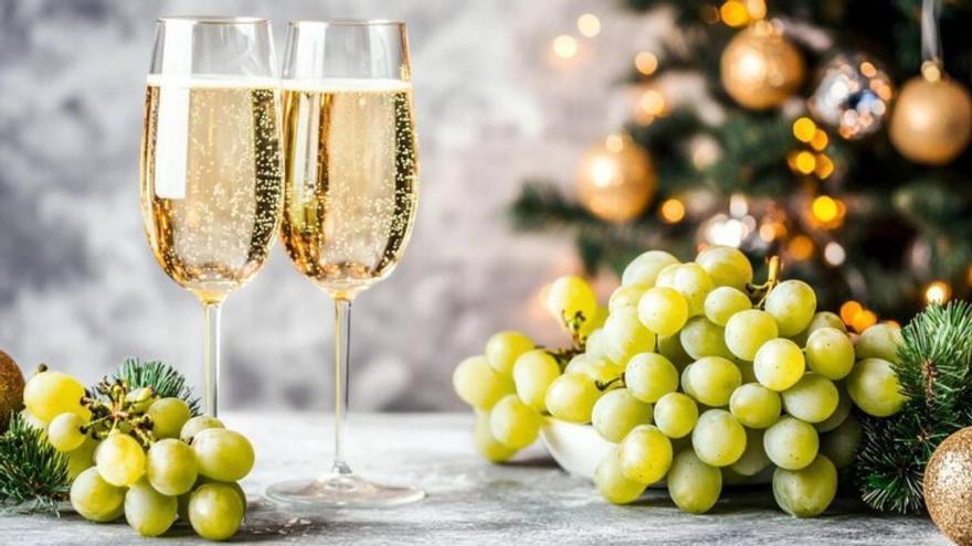 Uvas y champán para brindar y dar la bienvenida al año nuevo