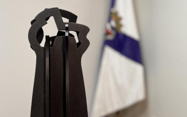 Escultura, creada por Iñigo Arregi, que se entregará a la familia de Enrike Gómez 'Korta'.