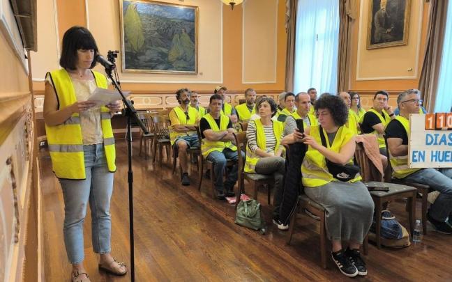 Alaitz Egiazabal, del comité de empresa de Txinzer, en el Pleno Ordinario Municipal