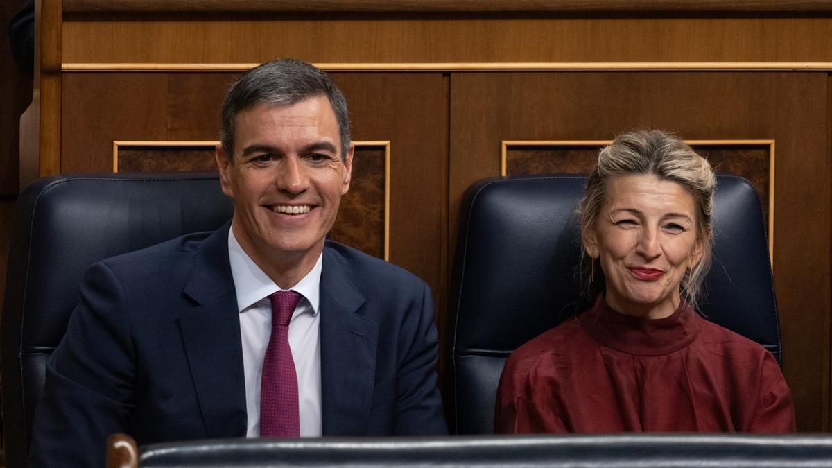 Yolanda Díaz, junto a Pedro Sánchez.