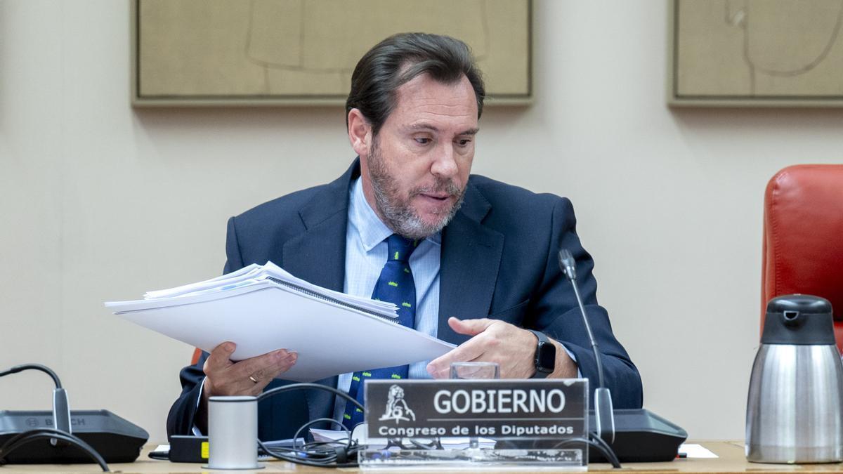 El ministro de Transportes y Movilidad Sostenible, Óscar Puente, comparece ante la Comisión de Transportes y Movilidad Sostenible.