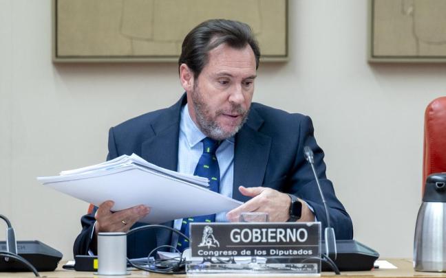 El ministro de Transportes y Movilidad Sostenible, Óscar Puente, comparece ante la Comisión de Transportes y Movilidad Sostenible.