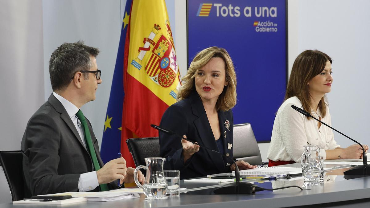 Pilar Alegría interviene en la rueda de prensa tras el Consejo de Ministros.