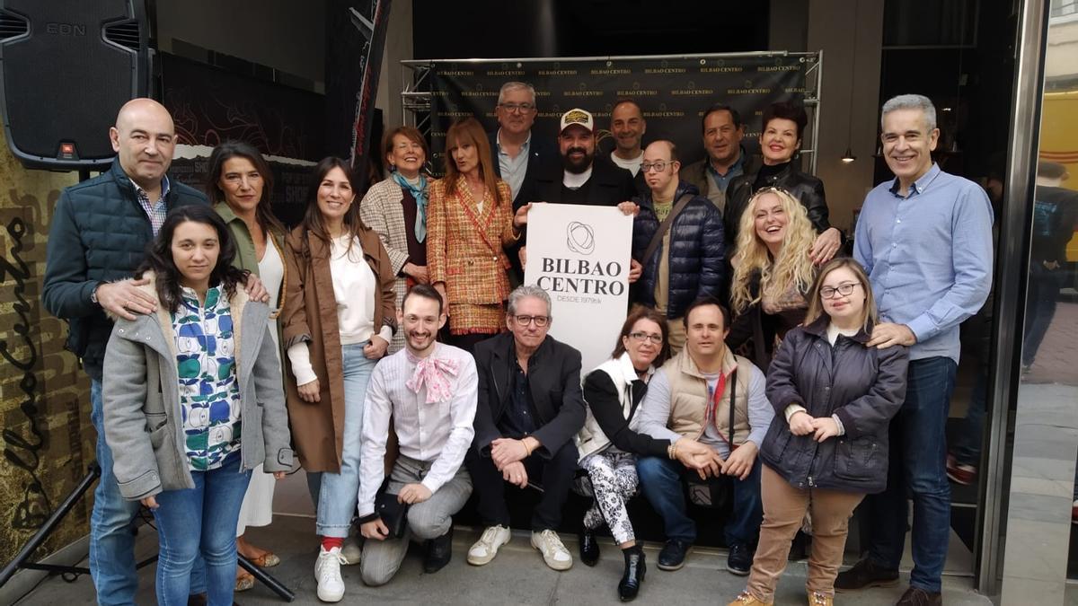 Presentación del desfile de los chicos y chicas con síndrome de down