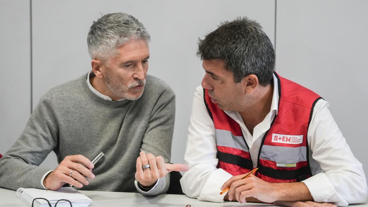 El ministro de Interior, Fernando Grande-Marlaska, y el president de la Generalitat, Carlos Mazón, durante la reunión del CECOPI por la DANA en la Comunitat Valenciana