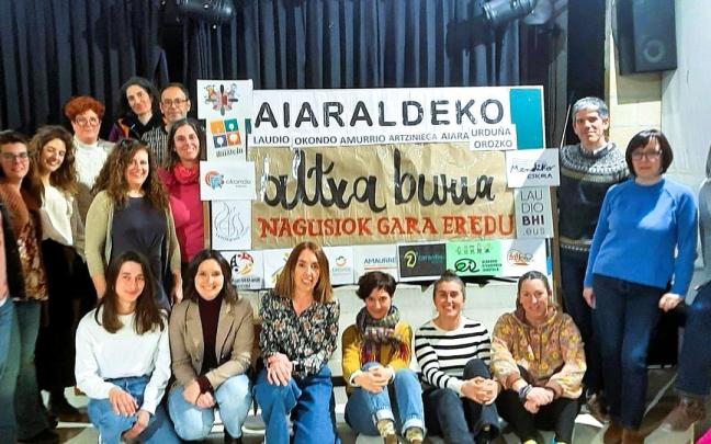 Representantes de colegios de todo Aiaraldea en la presentación del movimiento Altxa Burua el pasado febrero en Amurrio