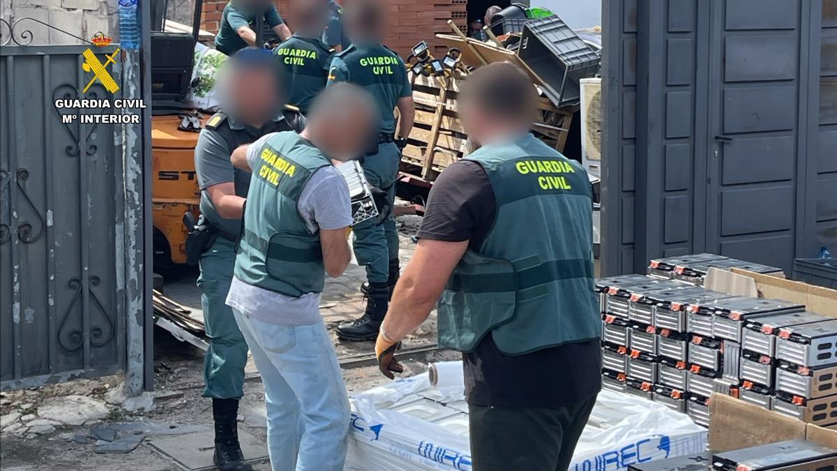 Detenido con 45 toneladas de litio en un almacén clandestino de Segovia