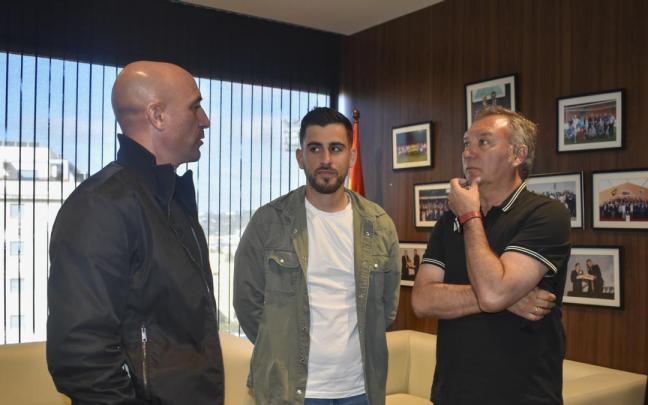 El presidente de la RFEF, Luis Rubiales, y el presidente del Comité Técnico de Árbitros (CTA), Luis Medina Cantalejo (d). El presidente de la RFEF, Luis Rubiales, y el presidente del Comité Técnico de Árbitros (CTA), Luis Medina Cantalejo (d).