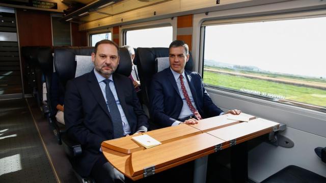 Pedro Sánchez junto a Ábalos, en una imagen de archivo.