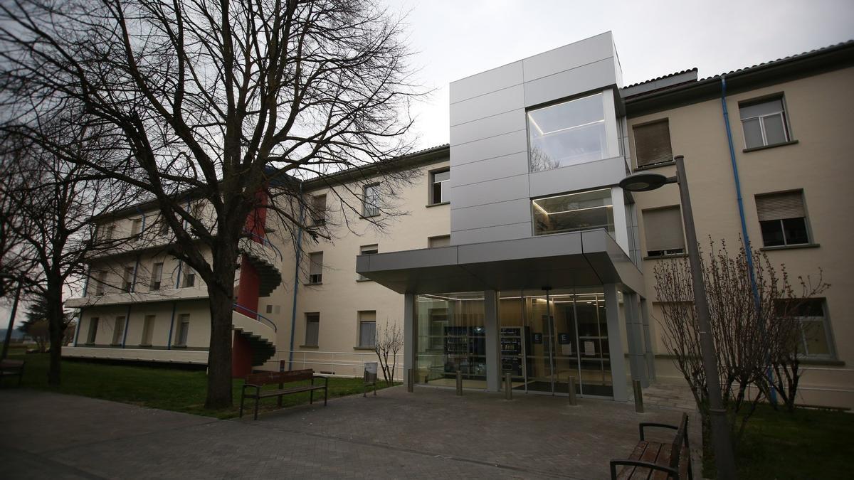 Fachada del pabellón de psiquiatría del Complejo Hospitalario de Navarra (CHN).