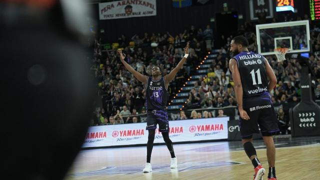 Bagayoko y Hilliard, en imagen ante UCAm Murcia, volverán a ser fundamentales para Ponsarnau, esta vez ante el PAOK. / MARKEL FERNÁNDEZ