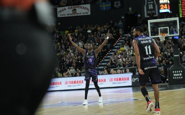 Bagayoko y Hilliard, en imagen ante UCAm Murcia, volverán a ser fundamentales para Ponsarnau, esta vez ante el PAOK. / MARKEL FERNÁNDEZ