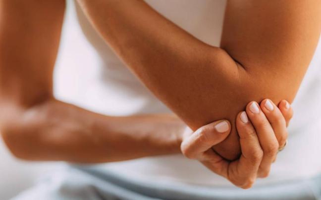 Una afección que puede afectar a cualquier persona que realice movimientos repetitivos del brazo y la muñeca
