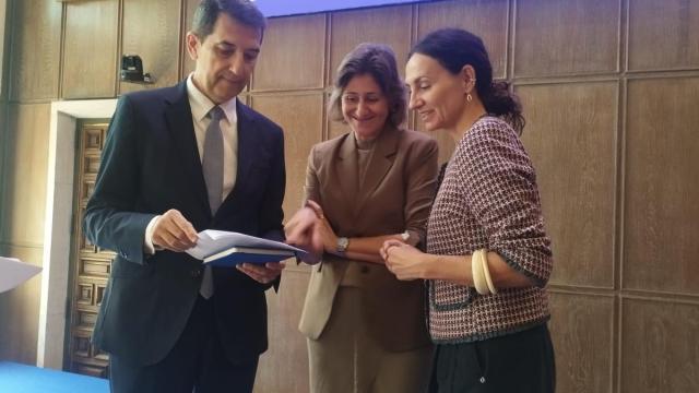Rafael Doménech, con el informe presentado hoy en Bilbao.