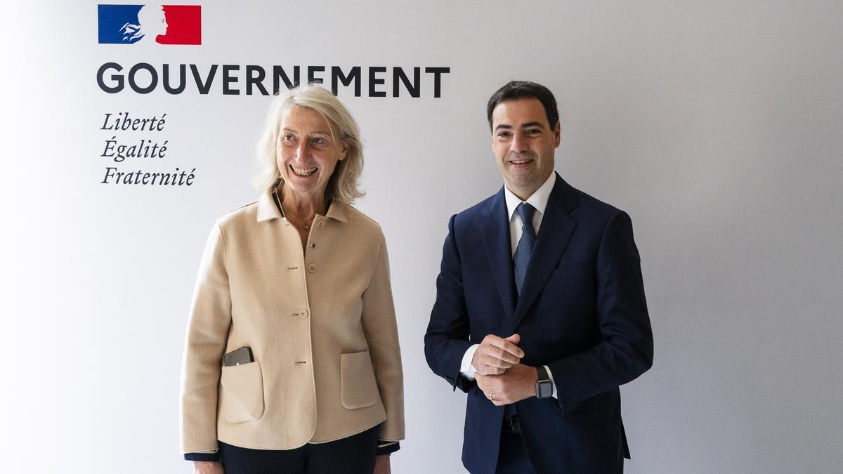 El Lehendakari, Imanol Pradales, con la ministra delegada para la Mar y la Pesca de Francia, Catherine Chabaud