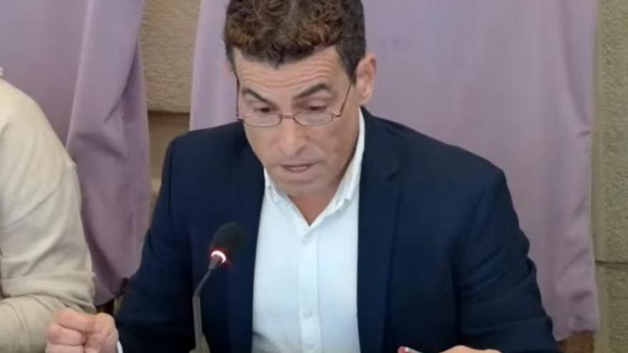 Carlos García durante un pleno municipal