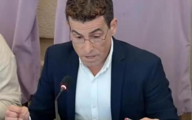 Carlos García durante un pleno municipal