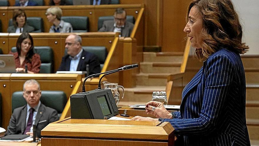 La consejera de Autogobierno, Olatz Garamendi, ayer en el Parlamento Vasco. | FOTO: J. CHAVARRI (PARLAMENTO)